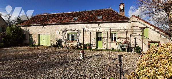 Fermette restaurée tout confort avec garage, jardin, dépendances