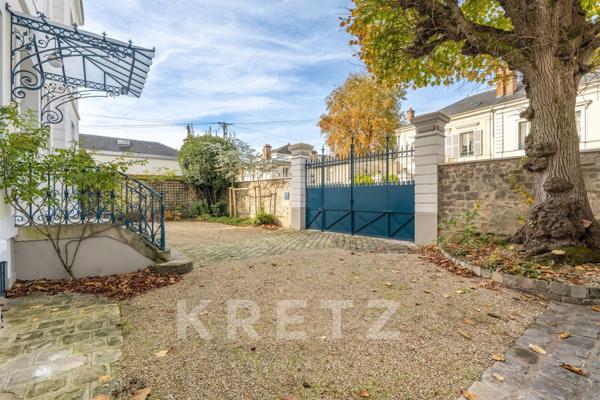 Hôtel particulier avec jardin et piscine, au coeur de Fontainebleau