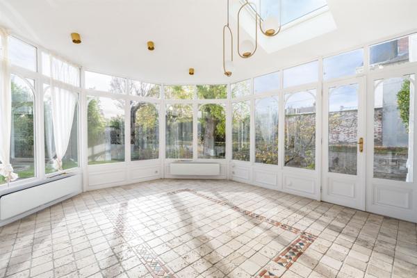 Hôtel particulier avec jardin et piscine, au coeur de Fontainebleau