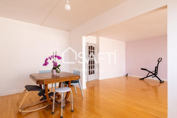 7e ETAGE, BALCON, VUE DEGAGEE, SUR COUR, CALME