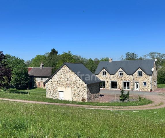 Maison à vendre 6 pièces avec deuxième maison à rénover, double, garage, 11700 m2 terrain LE MESNILBUS (50)