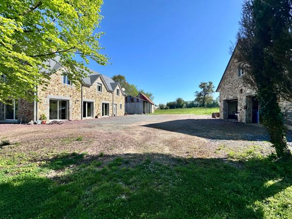 Maison à vendre 6 pièces avec deuxième maison à rénover, double, garage, 11700 m2 terrain LE MESNILBUS (50)