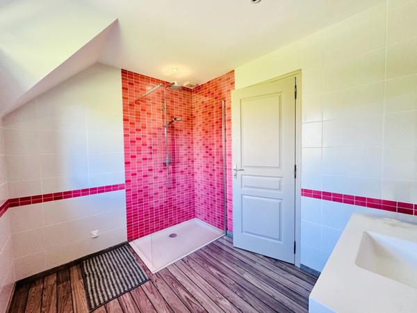 Maison à vendre 6 pièces avec deuxième maison à rénover, double, garage, 11700 m2 terrain LE MESNILBUS (50)