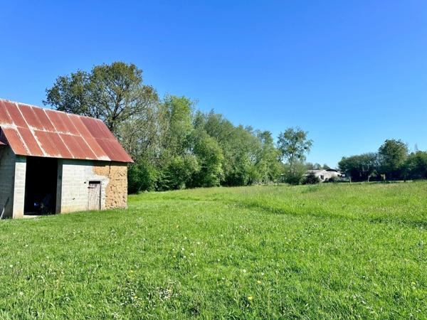 Maison à vendre 6 pièces avec deuxième maison à rénover, double, garage, 11700 m2 terrain LE MESNILBUS (50)