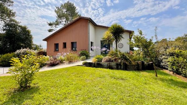 VILLA SUR VASTE SOUS-SOL DE 100 m²  !