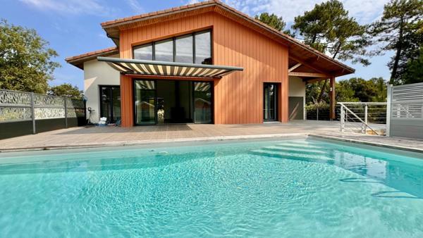 VILLA SUR VASTE SOUS-SOL DE 100 m²  !