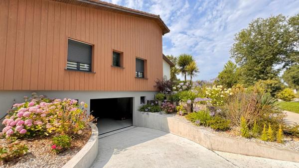 VILLA SUR VASTE SOUS-SOL DE 100 m²  !