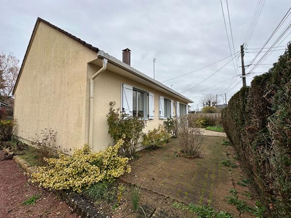 DEOLS - Pavillon de plain-pied (90 m²) -  2/3 chambres - Garage - Terrain 952 m²