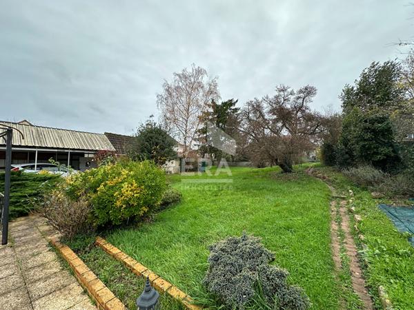 DEOLS - Pavillon de plain-pied (90 m²) -  2/3 chambres - Garage - Terrain 952 m²