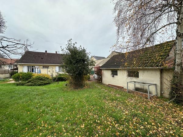 DEOLS - Pavillon de plain-pied (90 m²) -  2/3 chambres - Garage - Terrain 952 m²