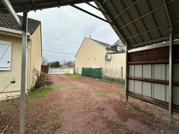 DEOLS - Pavillon de plain-pied (90 m²) -  2/3 chambres - Garage - Terrain 952 m²