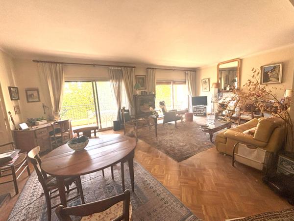 Appartement T4 de prestige d'environ 138.47 m2 avec terrasse de 15M2