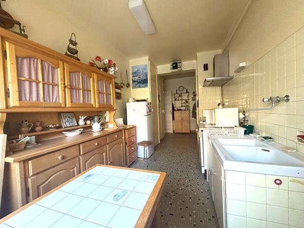 Appartement T4 de prestige d'environ 138.47 m2 avec terrasse de 15M2