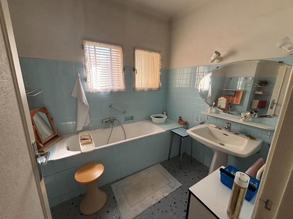 Appartement T4 de prestige d'environ 138.47 m2 avec terrasse de 15M2