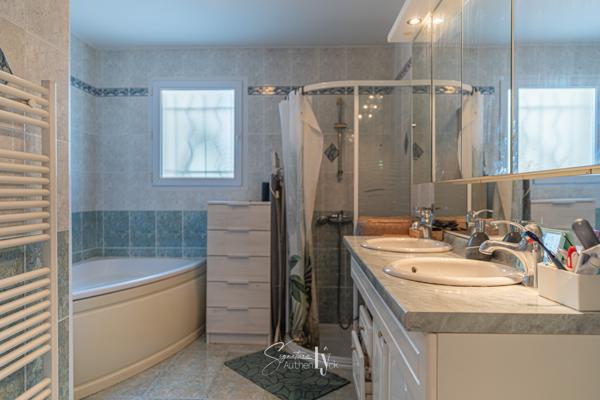 Maison
         5 pièces
        - 158 m² Exclusivité 227 500 € *