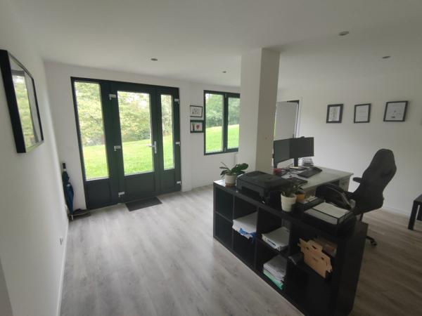 Villa d'architecte au Nord de FONTAINEBLEAU ; A 45 mn de Paris. A 15 minutes de trois magnifiques golfs ! (golf Fontainebleau, Cély et Coudray-Montceaux).