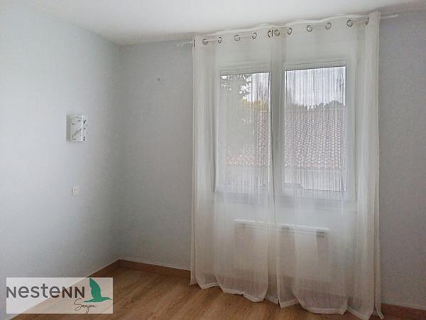 A vendre à 450 mètres du centre de Saujon,pavillon, 111 m², 4 chambres,terrain arboré de 810 m²,garage.