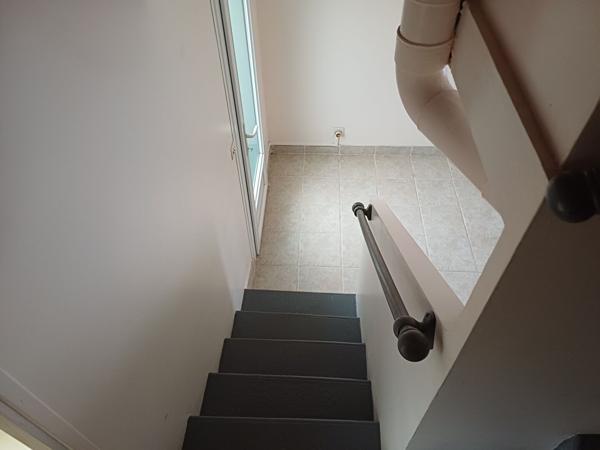 A vendre à 450 mètres du centre de Saujon,pavillon, 111 m², 4 chambres,terrain arboré de 810 m²,garage.