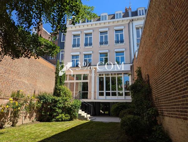 Maison
                                                                                                                                                                                                                                                                                                                        12 pièce(s)                                                                                                                                                                                                          8 chambre(s)                                                                                                                                                                                                          530  m²