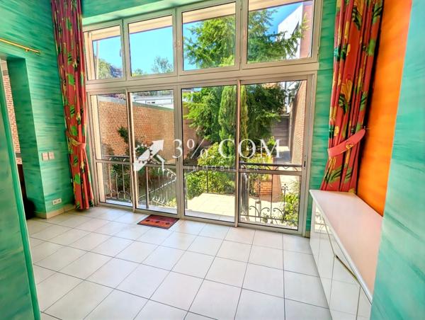 Maison
                                                                                                                                                                                                                                                                                                                        12 pièce(s)                                                                                                                                                                                                          8 chambre(s)                                                                                                                                                                                                          530  m²