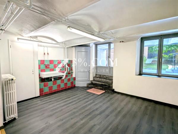 Maison
                                                                                                                                                                                                                                                                                                                        12 pièce(s)                                                                                                                                                                                                          8 chambre(s)                                                                                                                                                                                                          530  m²