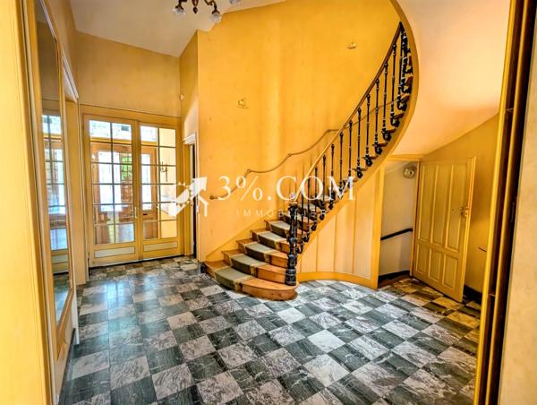 Maison
                                                                                                                                                                                                                                                                                                                        12 pièce(s)                                                                                                                                                                                                          8 chambre(s)                                                                                                                                                                                                          530  m²