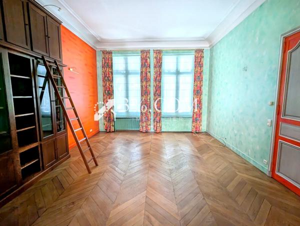 Maison
                                                                                                                                                                                                                                                                                                                        12 pièce(s)                                                                                                                                                                                                          8 chambre(s)                                                                                                                                                                                                          530  m²