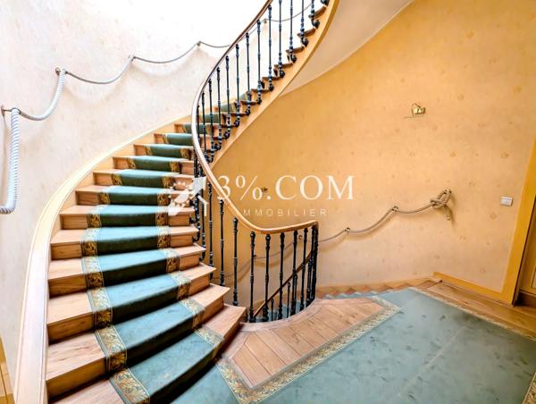 Maison
                                                                                                                                                                                                                                                                                                                        12 pièce(s)                                                                                                                                                                                                          8 chambre(s)                                                                                                                                                                                                          530  m²
