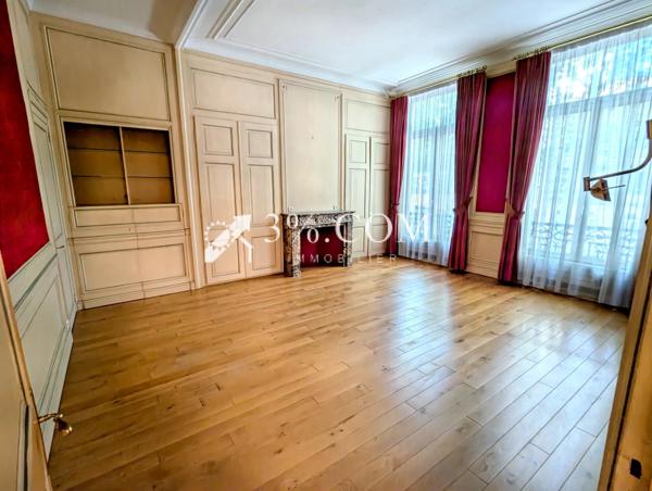 Maison
                                                                                                                                                                                                                                                                                                                        12 pièce(s)                                                                                                                                                                                                          8 chambre(s)                                                                                                                                                                                                          530  m²
