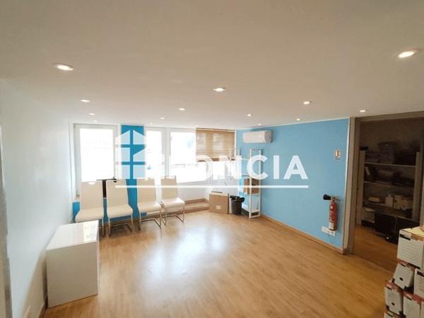 Location Local commercial 2 pièces 65 m² - 4 Avenue Gambetta Hyères 83400