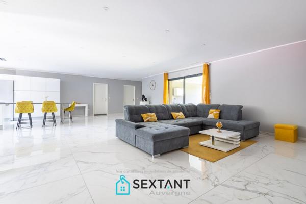 Orléat, quartier des Pinèdes, maison neuve de 270m²