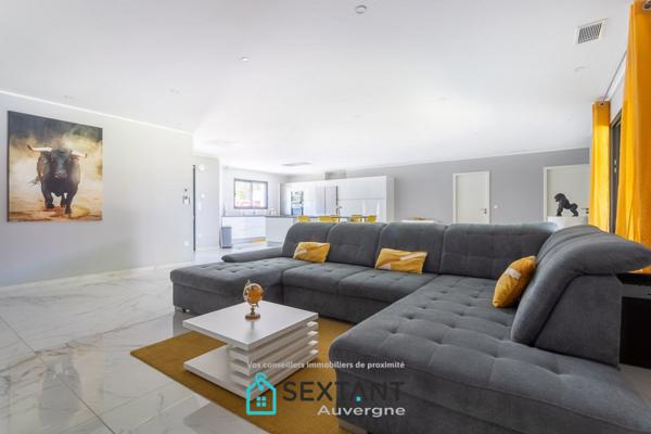 Orléat, quartier des Pinèdes, maison neuve de 270m²
