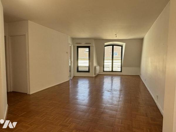 LILLE - rue Nationale - Appartement Type 5 d'environ 103m² balcons, parking et cave