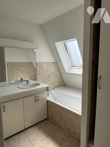 LILLE - rue Nationale - Appartement Type 5 d'environ 103m² balcons, parking et cave