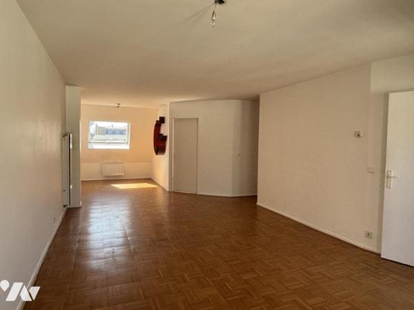 LILLE - rue Nationale - Appartement Type 5 d'environ 103m² balcons, parking et cave