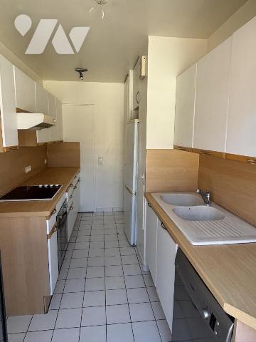 LILLE - rue Nationale - Appartement Type 5 d'environ 103m² balcons, parking et cave