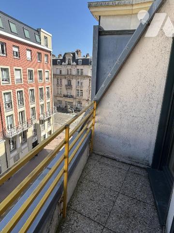 LILLE - rue Nationale - Appartement Type 5 d'environ 103m² balcons, parking et cave