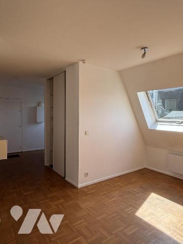 LILLE - rue Nationale - Appartement Type 5 d'environ 103m² balcons, parking et cave