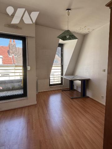 LILLE - rue Nationale - Appartement Type 5 d'environ 103m² balcons, parking et cave