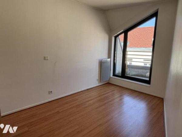LILLE - rue Nationale - Appartement Type 5 d'environ 103m² balcons, parking et cave