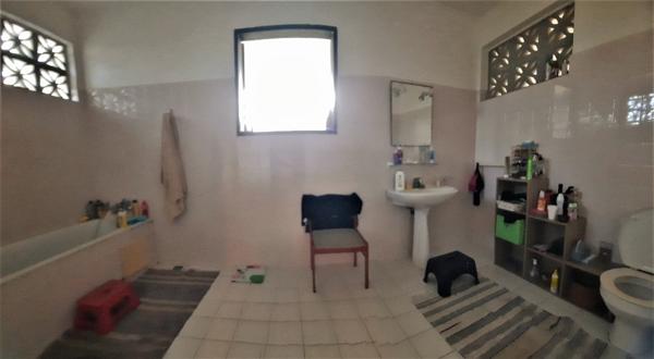 Montabo TERRAIN 2527 m2 avec VILLAS T5+T2 BIS