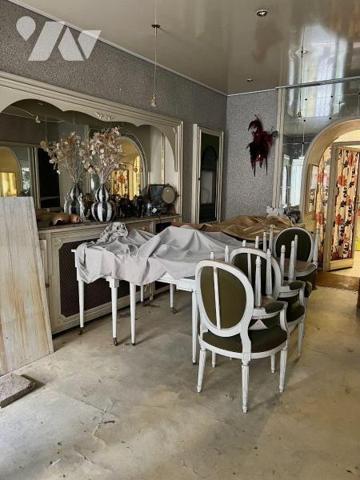 TROYES, 42 rue Voltaire, Immeuble pan de bois local professionnel au rez de chaussée, plateau s...