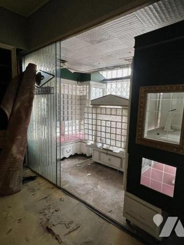 TROYES, 42 rue Voltaire, Immeuble pan de bois local professionnel au rez de chaussée, plateau s...