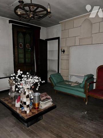 TROYES, 42 rue Voltaire, Immeuble pan de bois local professionnel au rez de chaussée, plateau s...