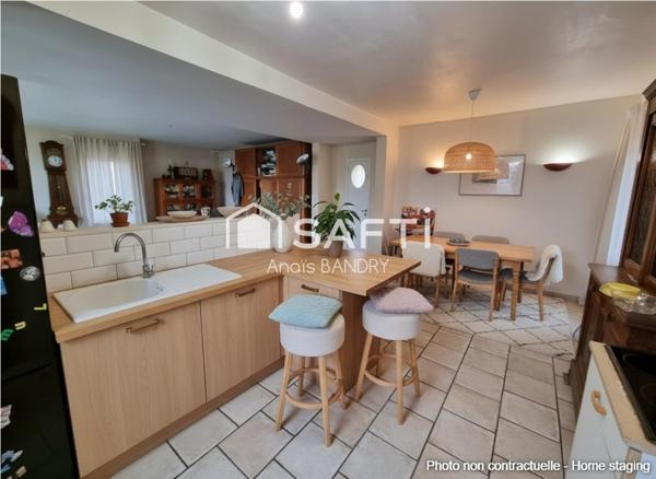 Maison en pierre avec dépendances
