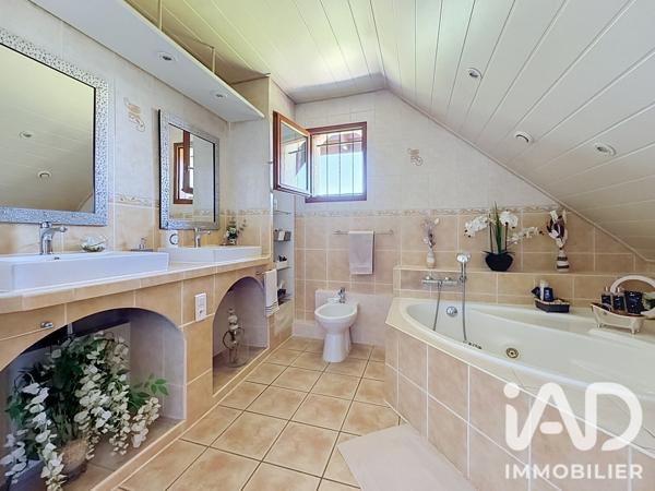 Maison à vendre 4 pièces 135 m² Reignier-Ésery