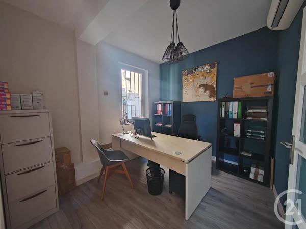 Immeuble à vendre  81 m 2   GRAULHET  - 81