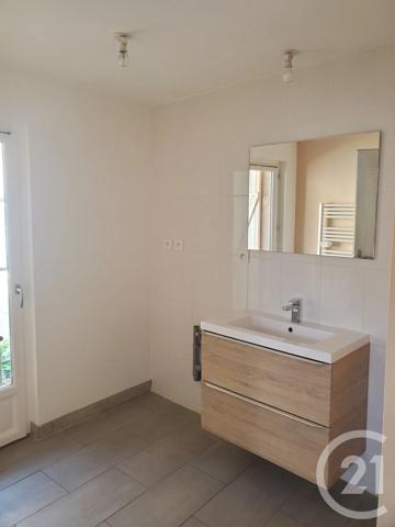 Immeuble à vendre  81 m 2   GRAULHET  - 81