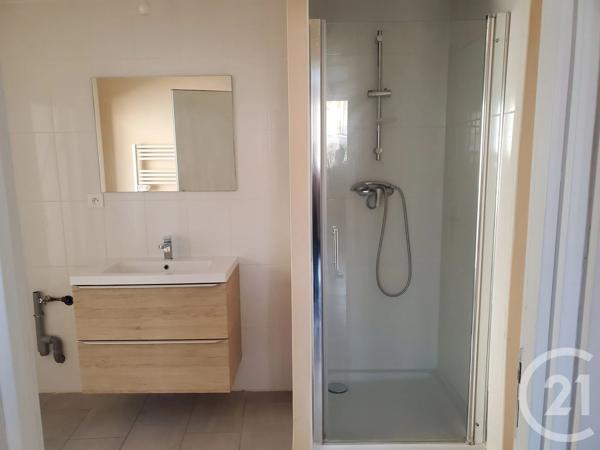 Immeuble à vendre  81 m 2   GRAULHET  - 81