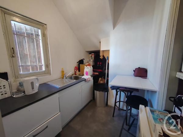 Immeuble à vendre  81 m 2   GRAULHET  - 81